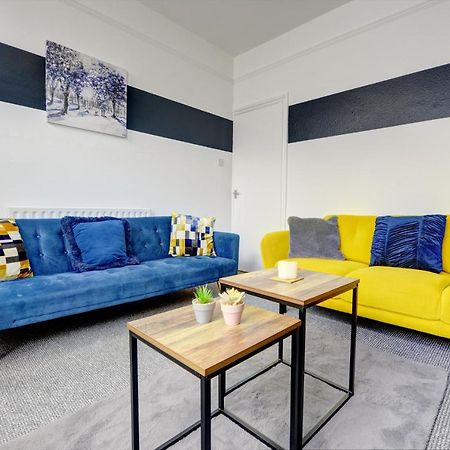 Cheerful 2 Bedroom Home, Sleeps 5 Guest Comfy, 1X Double Bed, 3X Single Beds, Free Parking, Free Wifi, Suitable For Business, Leisure Guest,Coventry, Midlands Exterior foto