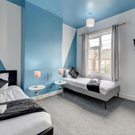 Cheerful 2 Bedroom Home, Sleeps 5 Guest Comfy, 1X Double Bed, 3X Single Beds, Free Parking, Free Wifi, Suitable For Business, Leisure Guest,Coventry, Midlands Exterior foto
