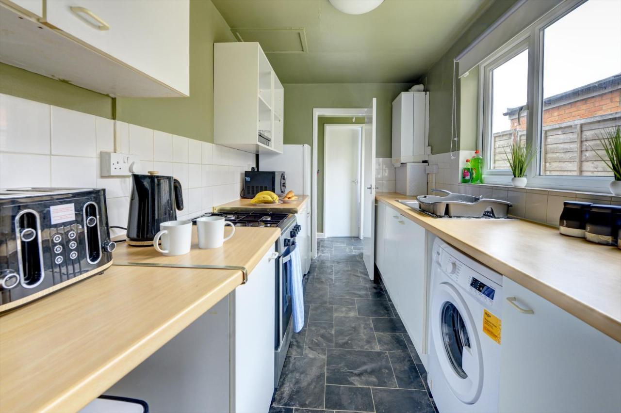Cheerful 2 Bedroom Home, Sleeps 5 Guest Comfy, 1X Double Bed, 3X Single Beds, Free Parking, Free Wifi, Suitable For Business, Leisure Guest,Coventry, Midlands Exterior foto