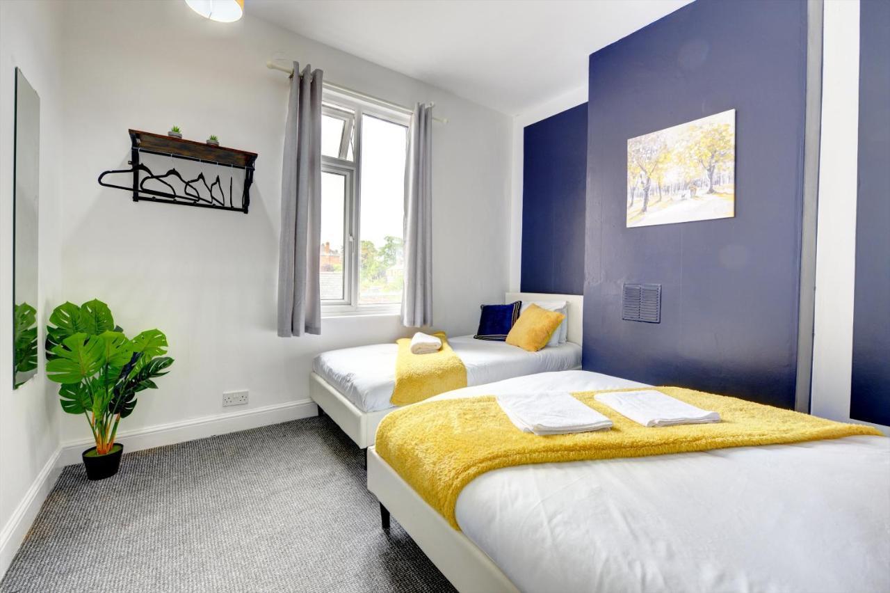 Cheerful 2 Bedroom Home, Sleeps 5 Guest Comfy, 1X Double Bed, 3X Single Beds, Free Parking, Free Wifi, Suitable For Business, Leisure Guest,Coventry, Midlands Exterior foto