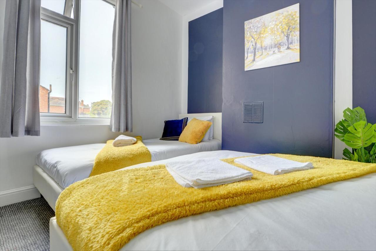Cheerful 2 Bedroom Home, Sleeps 5 Guest Comfy, 1X Double Bed, 3X Single Beds, Free Parking, Free Wifi, Suitable For Business, Leisure Guest,Coventry, Midlands Exterior foto