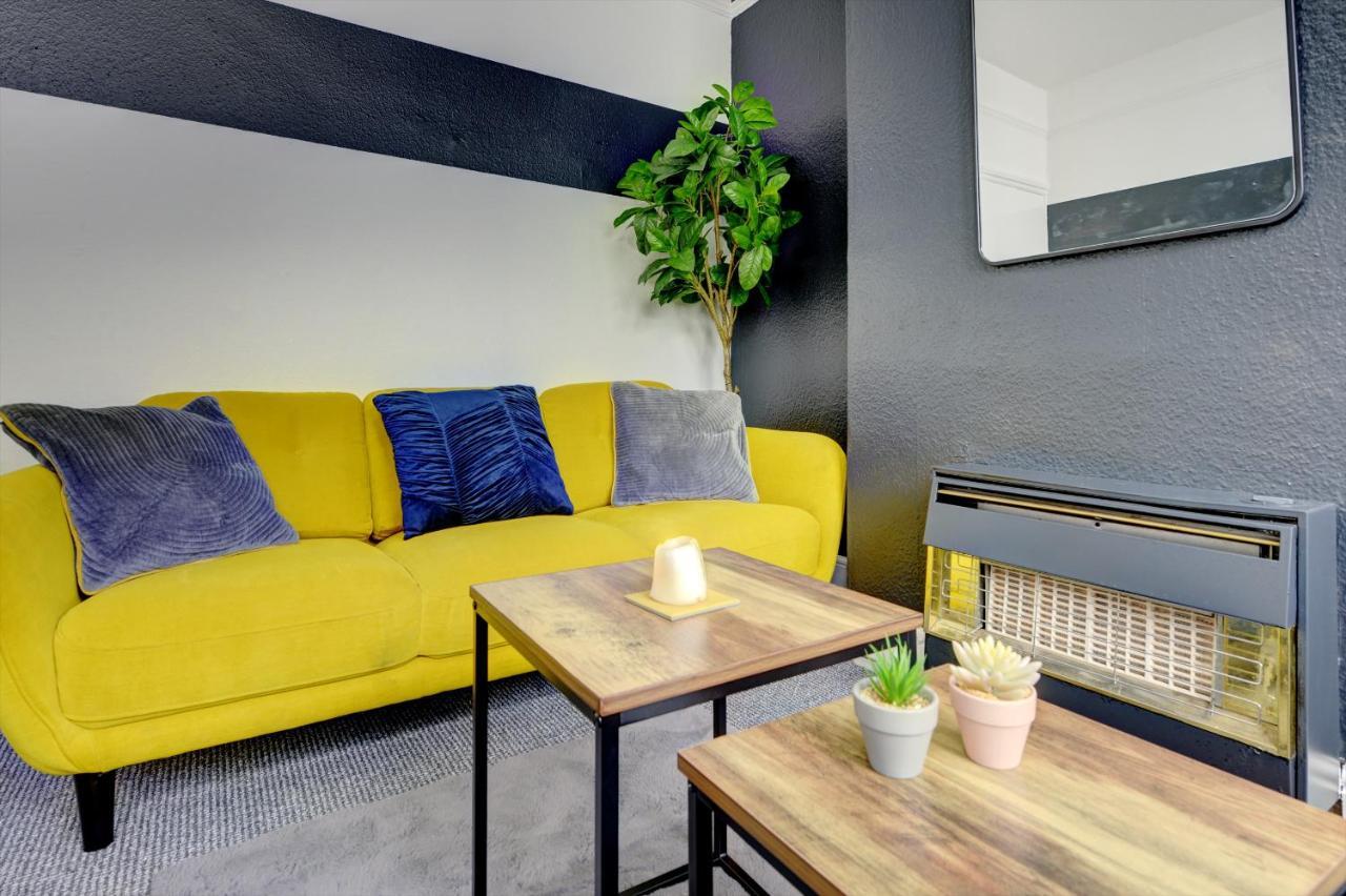Cheerful 2 Bedroom Home, Sleeps 5 Guest Comfy, 1X Double Bed, 3X Single Beds, Free Parking, Free Wifi, Suitable For Business, Leisure Guest,Coventry, Midlands Exterior foto