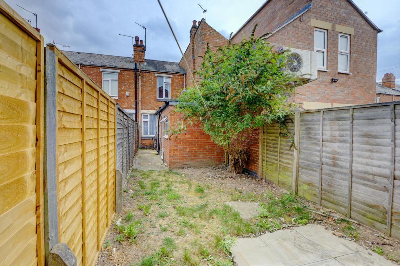 Cheerful 2 Bedroom Home, Sleeps 5 Guest Comfy, 1X Double Bed, 3X Single Beds, Free Parking, Free Wifi, Suitable For Business, Leisure Guest,Coventry, Midlands Exterior foto